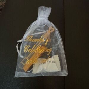 Look**** Prepackaged wedding gifts for your guest.